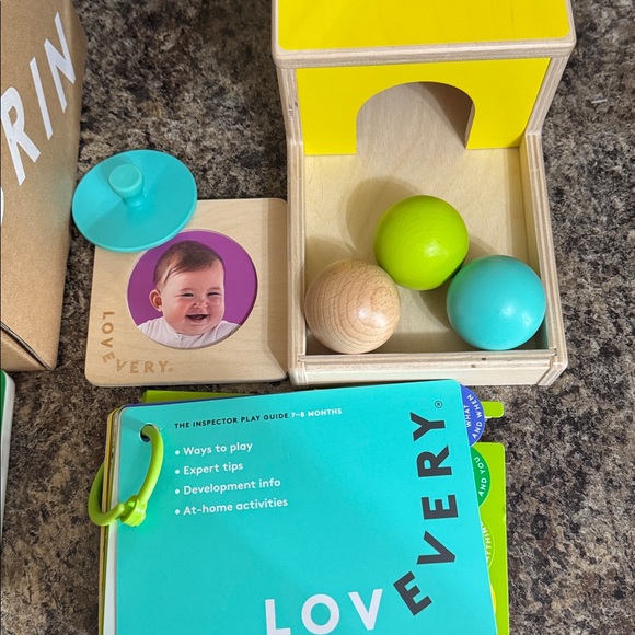 Lovevery Inspector Play Kit 7-8m - Picture 5 of 5